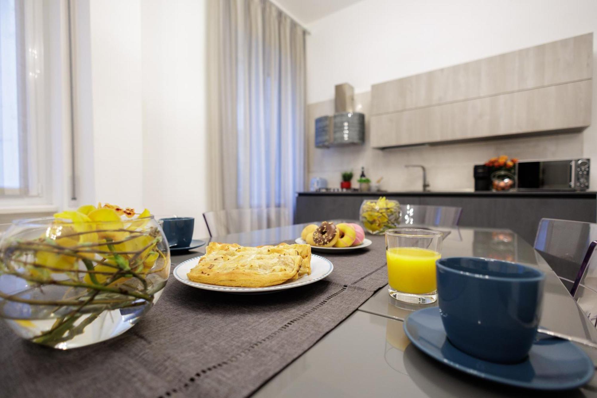 Genoa Lux Apartments With Parking Exterior photo