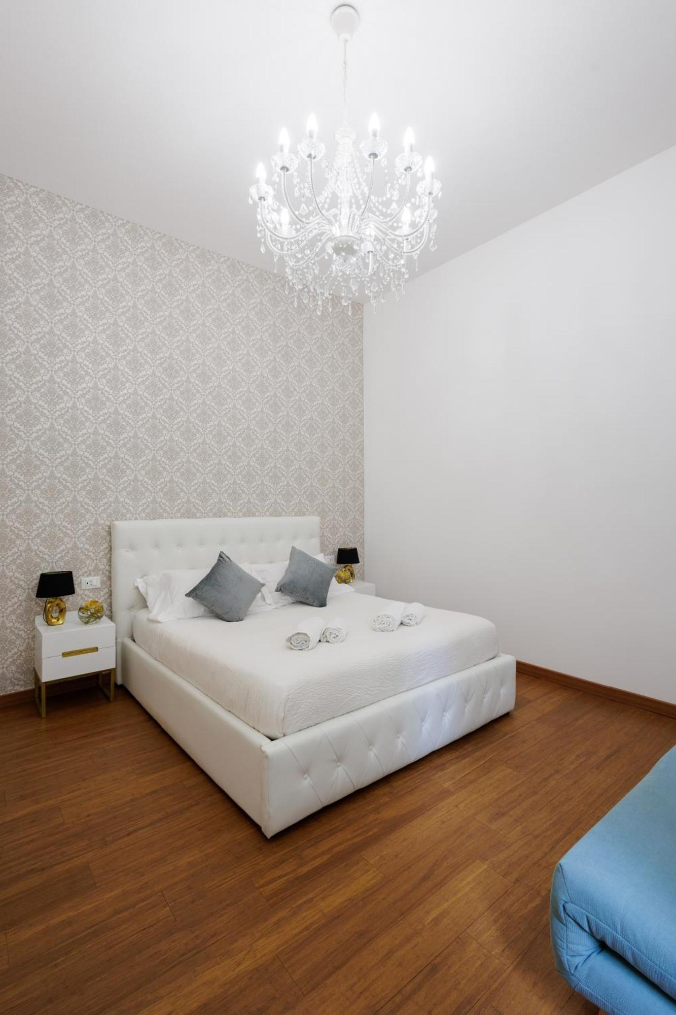 Genoa Lux Apartments With Parking Exterior photo