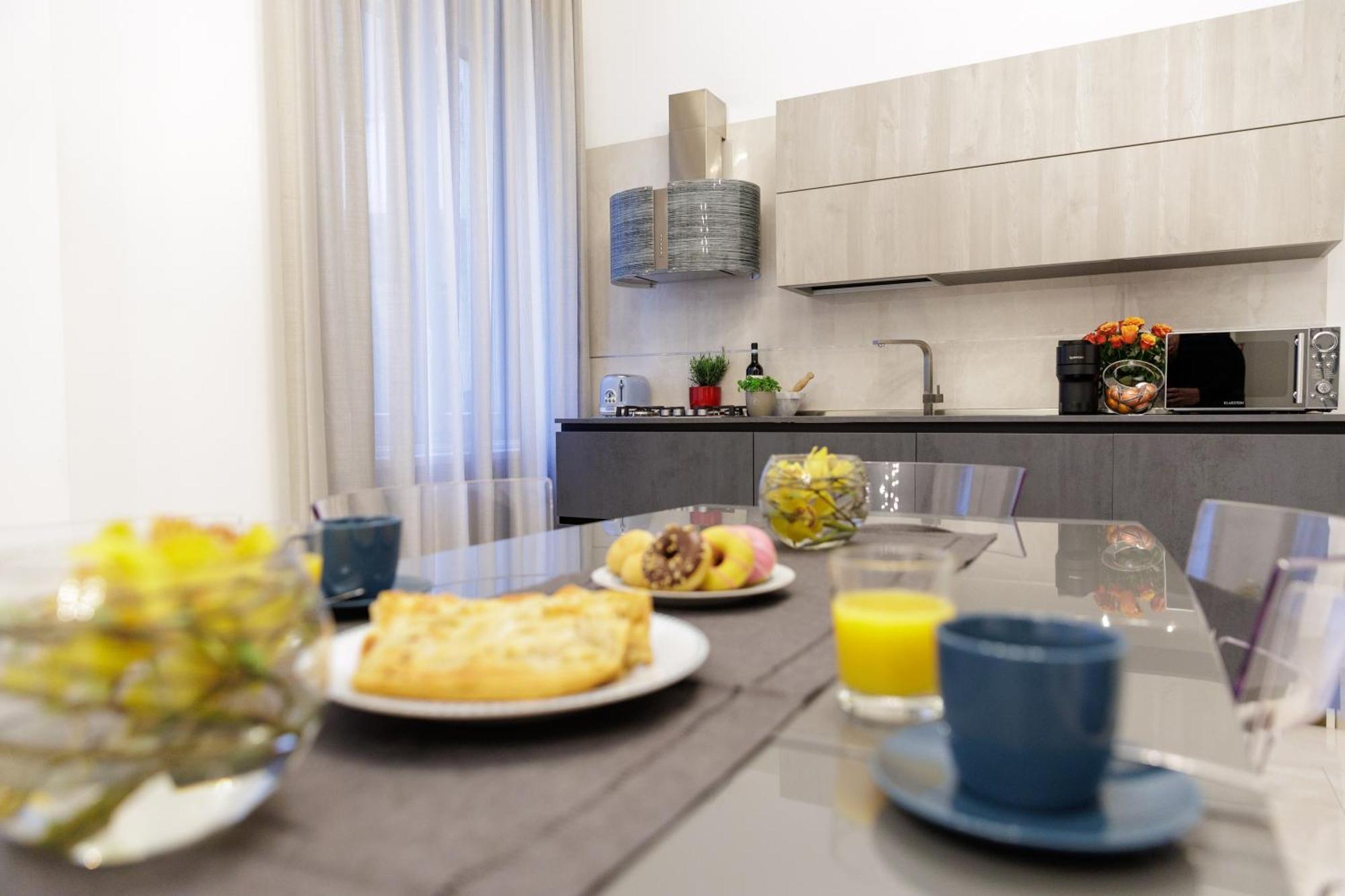 Genoa Lux Apartments With Parking Exterior photo
