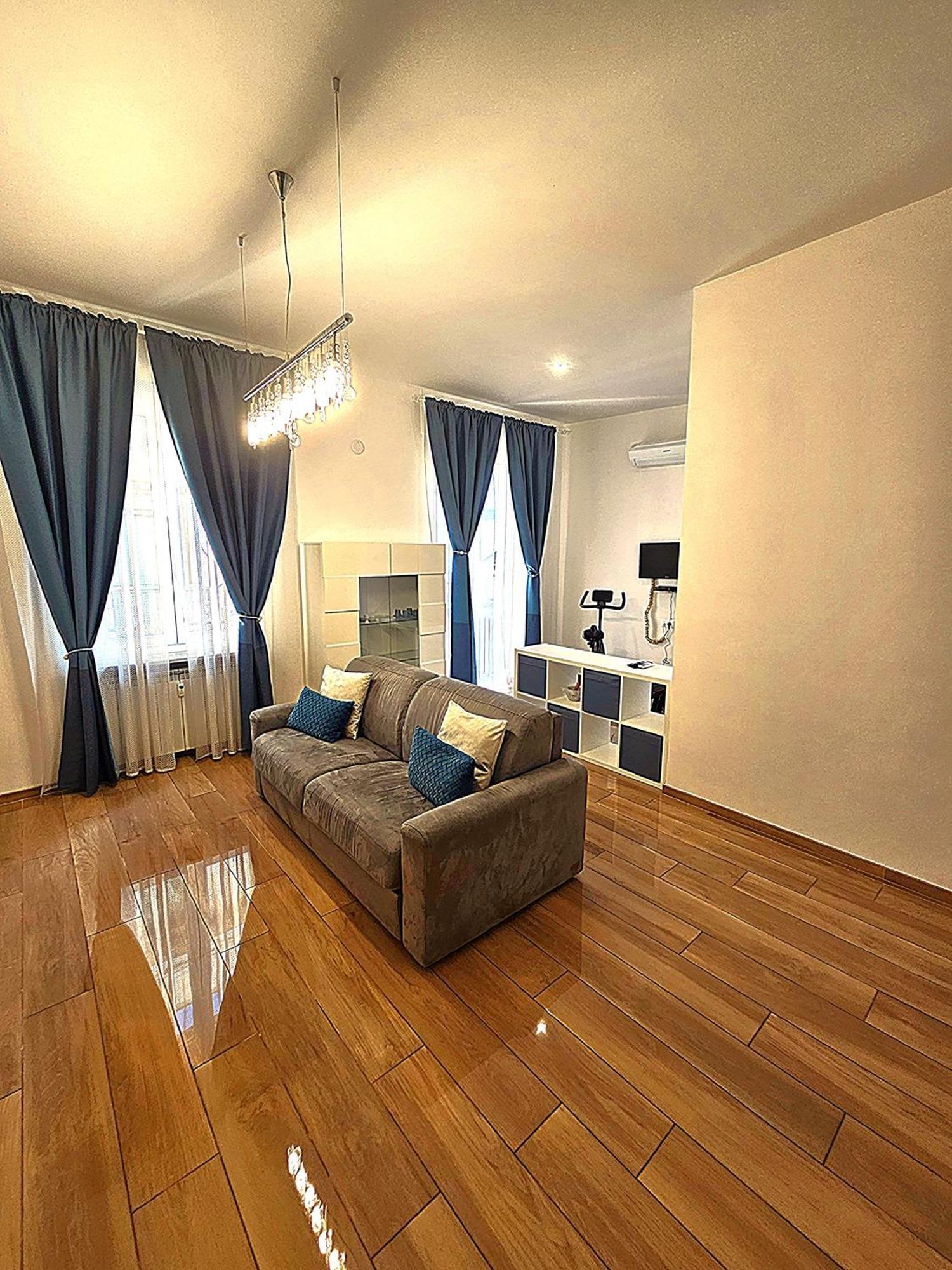 Genoa Lux Apartments With Parking Exterior photo